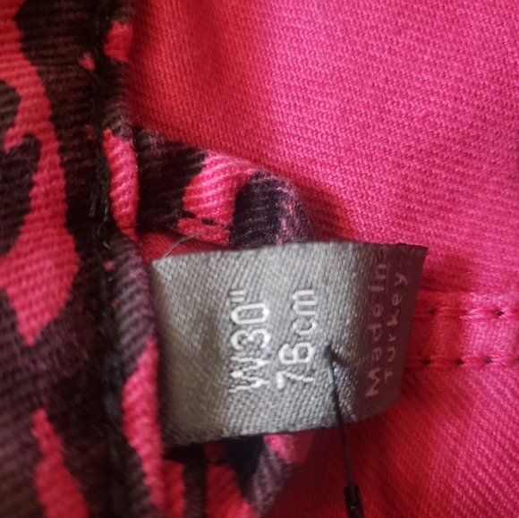 NWOT Women Pink & Black Zebra Bermuda Shorts - Picture 2 of 3